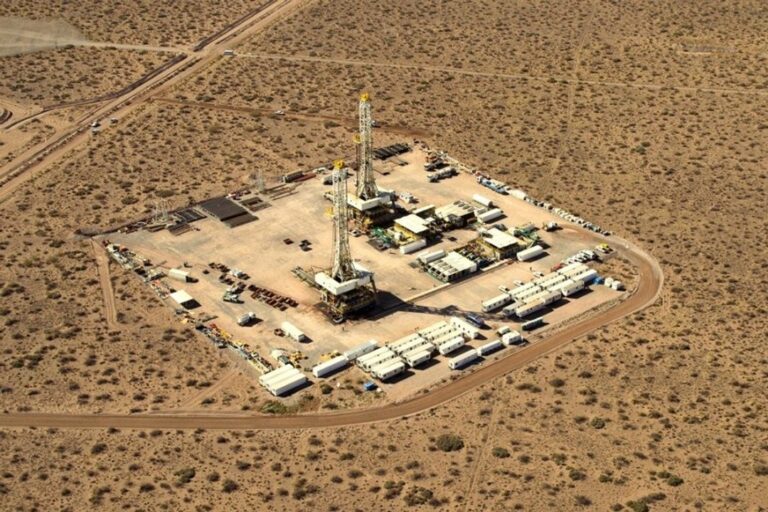 Reunión entre directivos de Chevron y el ministro Luis Caputo en el Ministerio de Economía