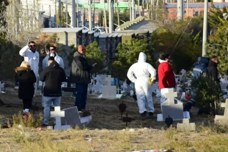 Laboratorio de genética forense con muestras y equipos de análisis en Chubut