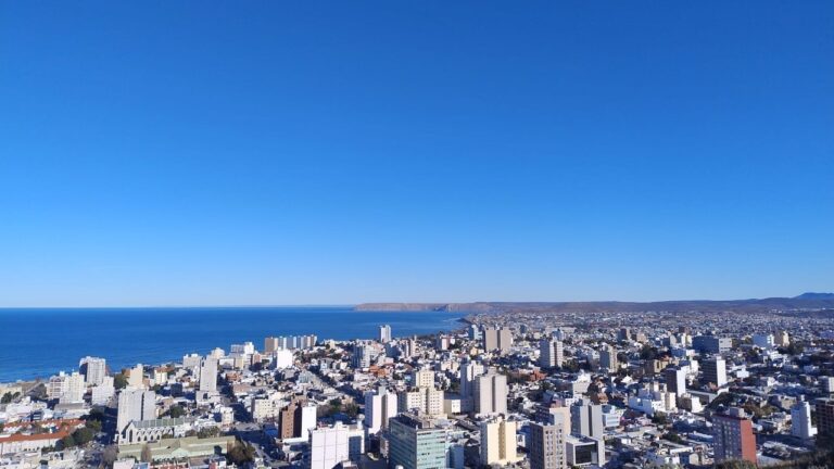 Cielo despejado sobre Comodoro Rivadavia