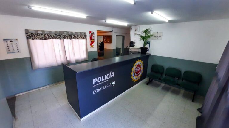 Fachada de una comisaría en Córdoba, Argentina