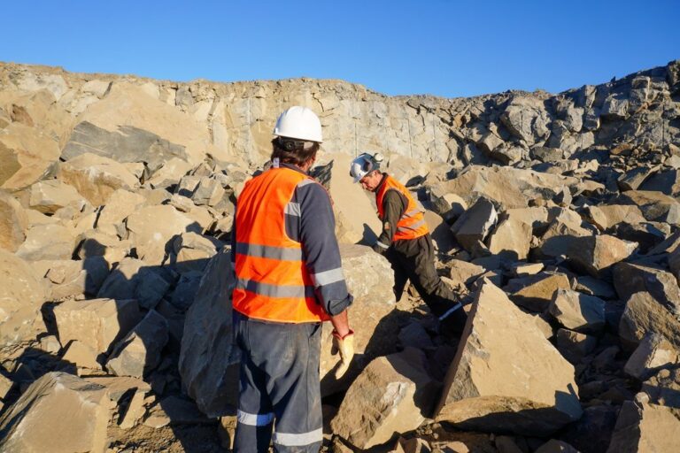 Obra de defensa costera con enrocado en el Cerro Chenque, Comodoro Rivadavia