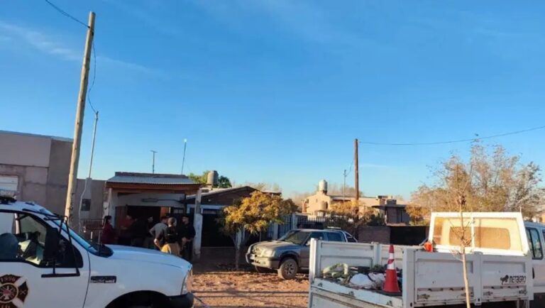 Equipos de emergencia en vivienda tras explosión en Rincón de los Sauces