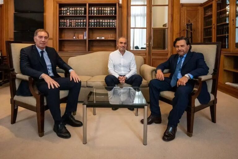 Reunión de funcionarios del Gobierno nacional con gobernadores para tratar reforma electoral