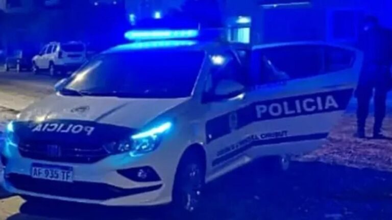 Operativo policial en Chubut con vehículos y personal de seguridad