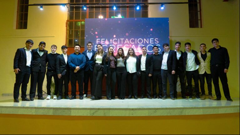 Ceremonia de graduación de la quinta promoción de técnicos en petróleo y gas del IAPG en Chubut