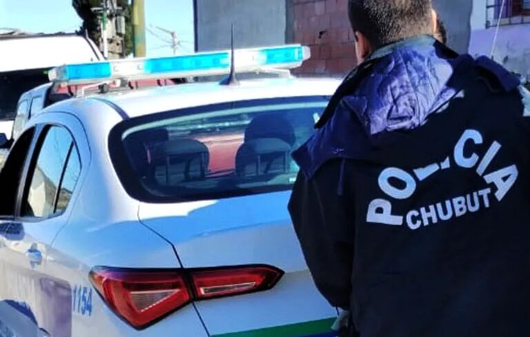 Escena del crimen en la avenida Antártida Argentina de Rawson