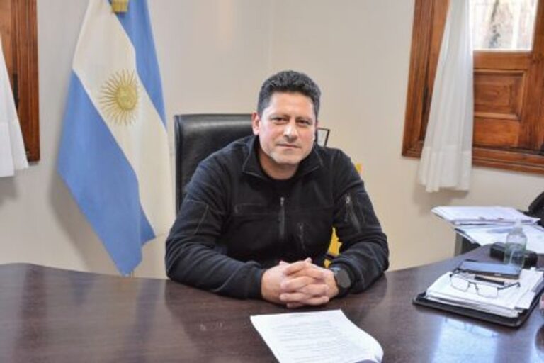 Jefe de la Policía de Santa Cruz Diego Agüero en conferencia