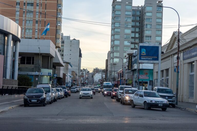 Cielo parcialmente nublado sobre Comodoro Rivadavia