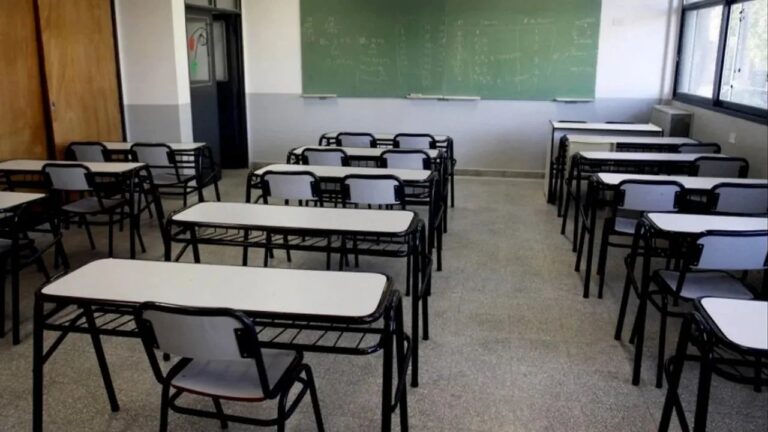 Escuela primaria en Caleta Olivia donde ocurrió el ataque con cuchillo a la vicedirectora