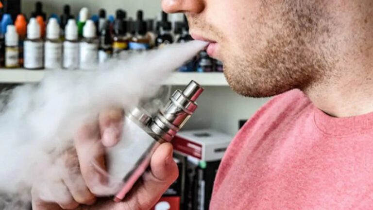 Vapeadores y productos de nicotina en exhibición regulada