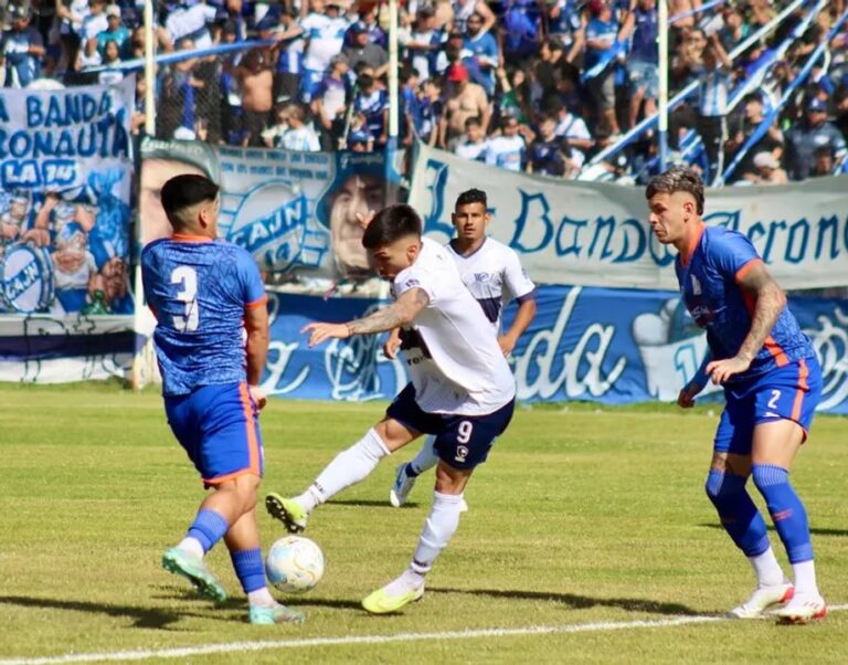 Partido de fútbol entre Jorge Newbery y CAI en Comodoro Rivadavia