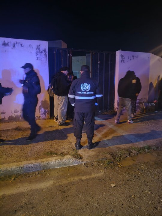 Operativo policial en Km. 8, Comodoro Rivadavia