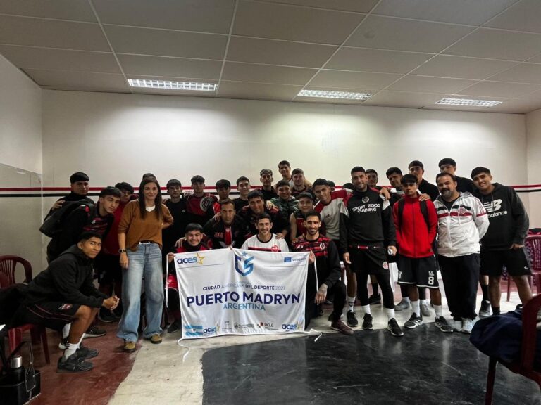 Charla de la licenciada Fernanda Contin en el Club Alumni de Puerto Madryn sobre salud mental en el deporte