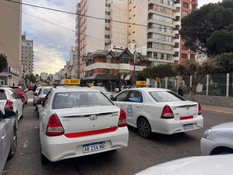 Taxistas de Comodoro reunidos con el intendente Othar Macharashvili