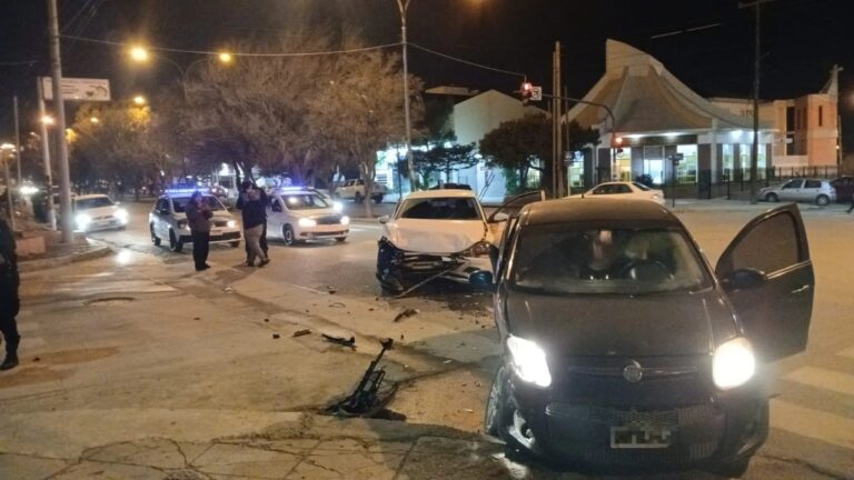 Choque de dos autos en Comodoro Rivadavia