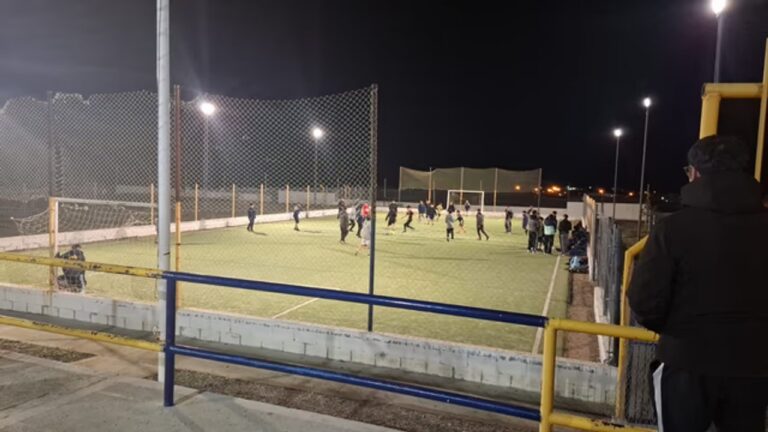 Cancha del Club Talleres Juniors en Kilómetro 3, Comodoro Rivadavia, tras el retorno de actividades