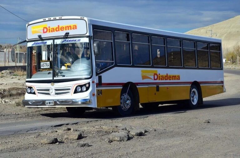 Colectivo de Transporte Diadema detenido en Comodoro Rivadavia durante el paro