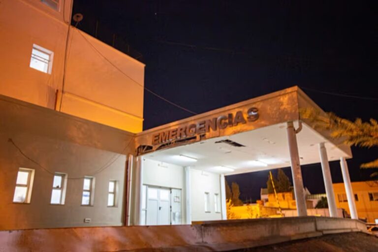 Fachada del Hospital Regional de Comodoro Rivadavia, donde falleció Brian Silva tras un mes internado por heridas de bala