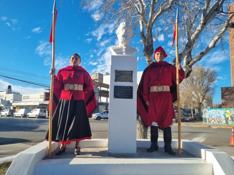 Busto del General Martín Miguel de Güemes en plazoleta de Puerto Madryn