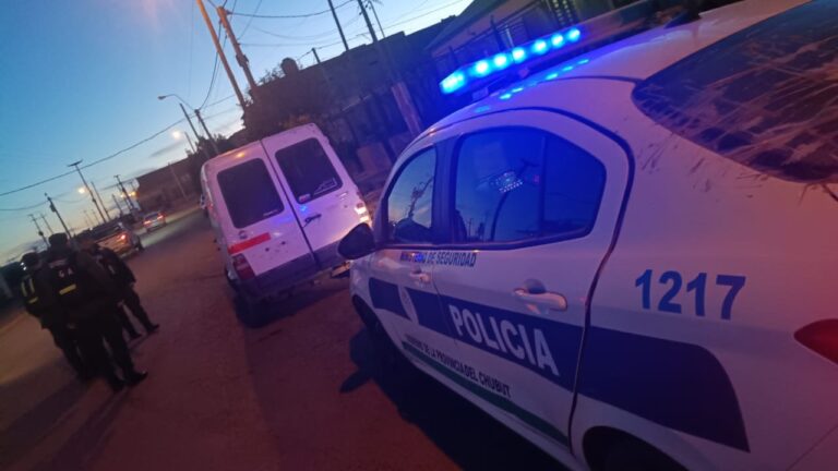 Operativo policial en Comodoro Rivadavia con control vehicular y de personas