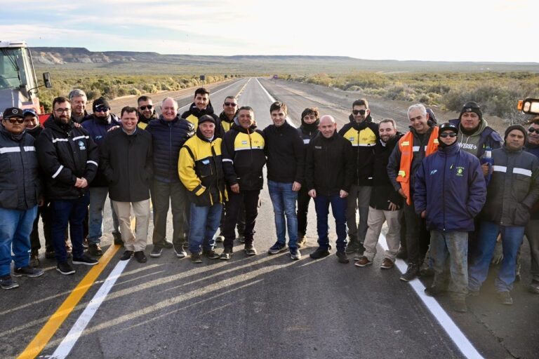 Vista de la nueva calzada pavimentada de acceso a Playa El Doradillo, Chubut