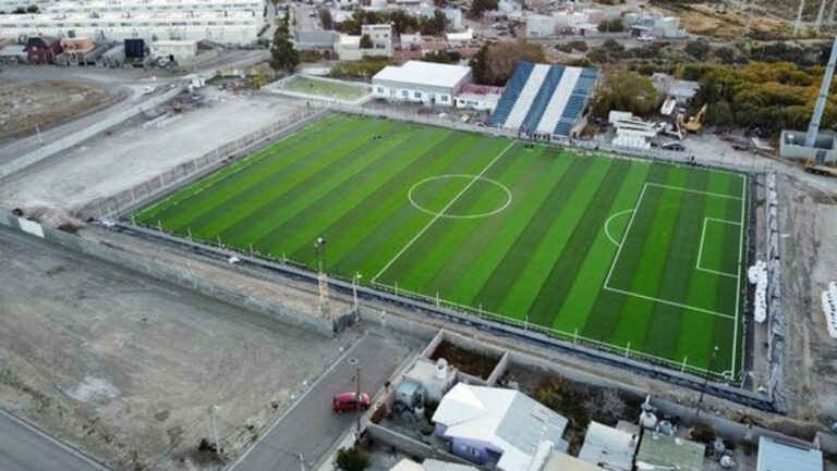 Partido de fútbol femenino en Comodoro Rivadavia