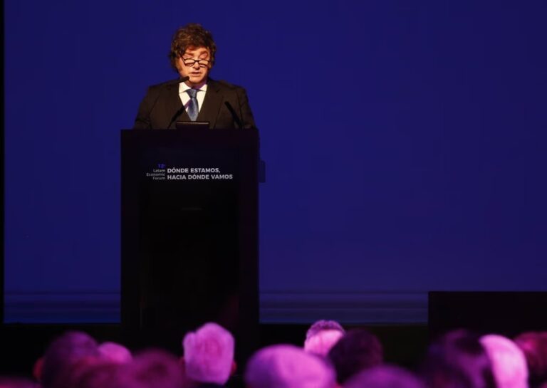 Presidente Javier Milei durante el homenaje al rabino Schneerson en el Palacio Libertad