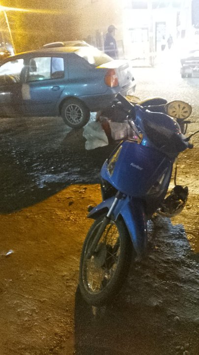 Accidente de tránsito entre moto y auto en Km.3