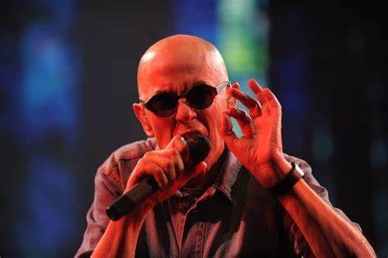 Indio Solari en un recital