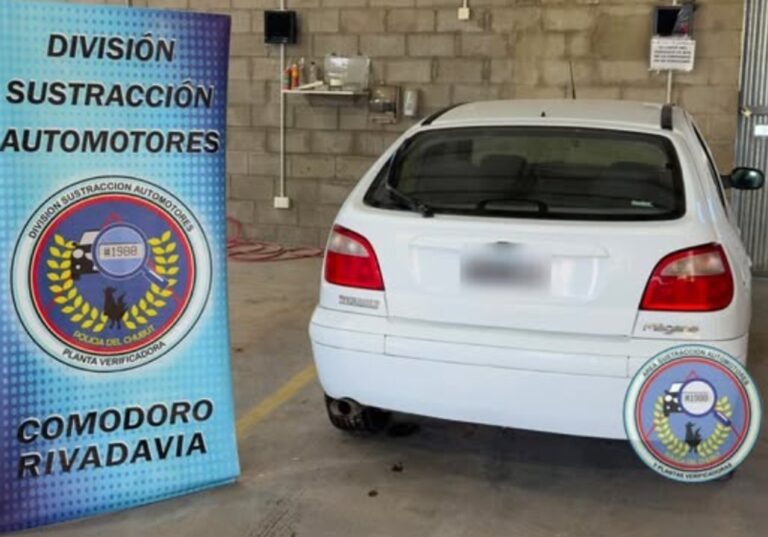Vehículo Renault Megane recuperado por la Policía del Chubut en Comodoro Rivadavia