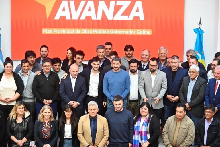 Gobernador Ignacio Torres durante la presentación del Plan Galina en Casa de Gobierno