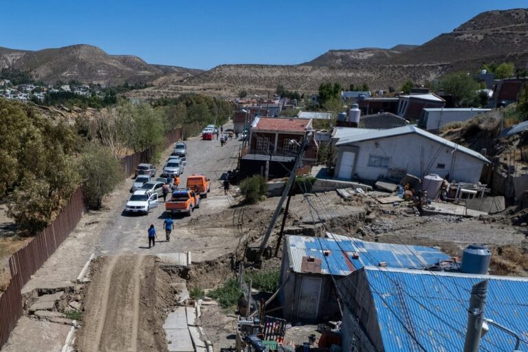 Reunión de la Comisión de Emergencia del Cerro Hermitte en instalaciones municipales de Comodoro Rivadavia